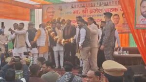 गाजियाबाद के शालीमार गार्डन में प्रेरणा स्थल का उद्घाटन करते उपमुख्यमंत्री बृजेश पाठक।