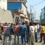 एटा के मारहरा में पार्किंग विवाद के दौरान दो गुटों के बीच हुई मारपीट का वायरल वीडियो, यूपी क्राइम न्यूज़।