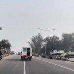 फतेहपुर नेशनल हाईवे पर खुला दरवाज़ा लेकर तेज़ रफ़्तार में दौड़ती 108 एंबुलेंस का वायरल वीडियो।