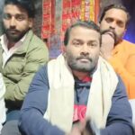 गाजियाबाद के सेन बिहार में एनएचएआई नोटिस के खिलाफ प्राचीन मंदिर के बाहर प्रदर्शन करते हिंदू संगठन और स्थानीय निवासी।