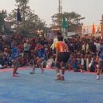 गाजीपुर कबड्डी चैंपियनशिप जीत के बाद यूपी पुलिस टीम और अंतर्राष्ट्रीय खिलाड़ी अन्नू कुमारी।