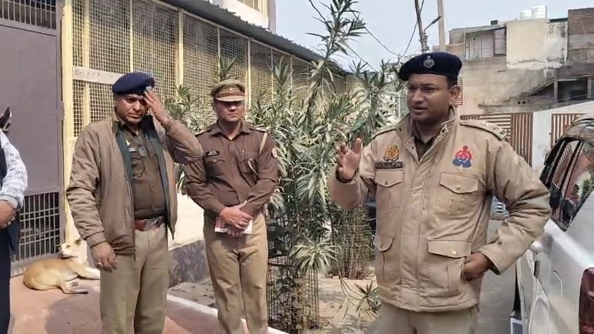 मथुरा के वृंदावन स्थित बालिका संरक्षण केंद्र से फरार हुई किशोरियों का मामला, पुलिस जांच में जुटी।