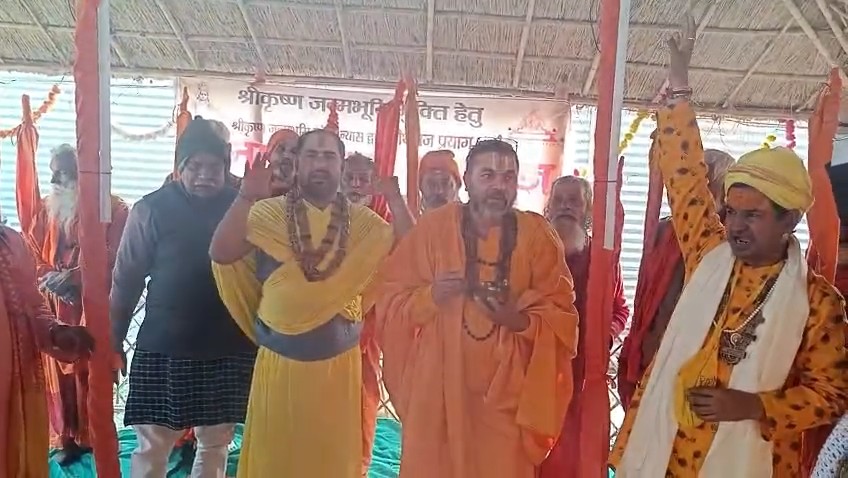 प्रयागराज माघ मेला में गंगा स्नान के दौरान शंकराचार्य और अधिकारियों के बीच विवाद