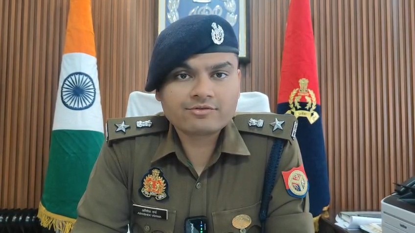 सोनभद्र पुलिस नशा तस्कर भोला प्रसाद जायसवाल की ₹34 करोड़ की अवैध संपत्ति कुर्क करते हुए, NDPS एक्ट के तहत कार्रवाई की तस्वीर।