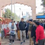 बरसाना लड्डू होली और लठामार होली की तैयारियों का जायजा लेते जिलाधिकारी चंद्र प्रकाश सिंह और एसएसपी श्लोक कुमार