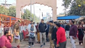 बरसाना लड्डू होली और लठामार होली की तैयारियों का जायजा लेते जिलाधिकारी चंद्र प्रकाश सिंह और एसएसपी श्लोक कुमार