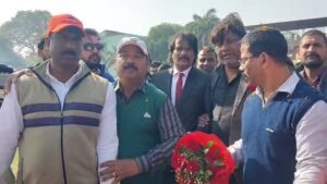 गाजीपुर में अंतर्राष्ट्रीय हॉकी खिलाड़ी धनराज पिल्लई राज्य स्तरीय महिला हॉकी प्रतियोगिता का उद्घाटन करते हुए।