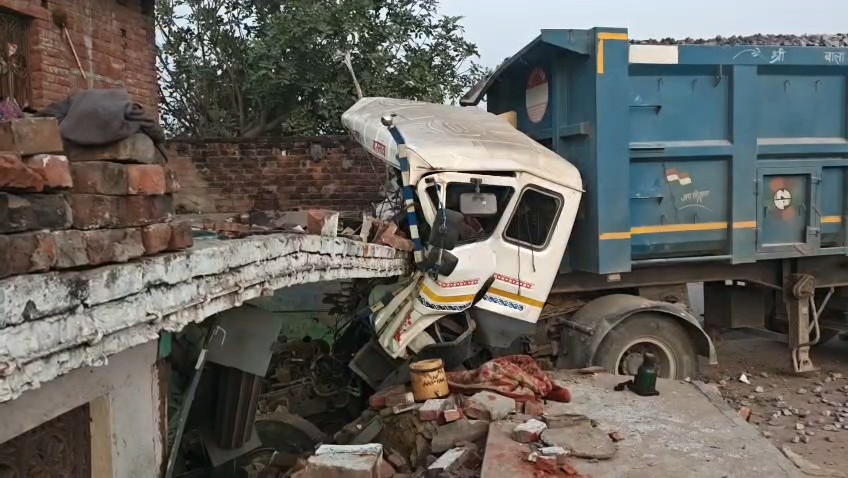 फतेहपुर में नेशनल हाईवे-2 पर घर में घुसा बेकाबू डंपर, चालक की मौत