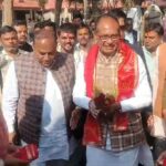 केंद्रीय कृषि मंत्री शिवराज सिंह चौहान मथुरा में भारत-अमेरिका डील और किसानों के हितों पर बयान देते हुए