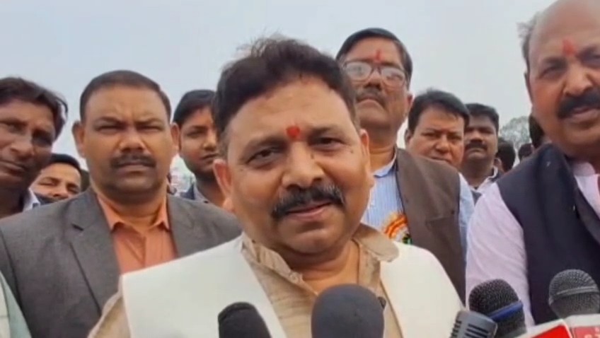 यूपी मंत्री रवींद्र जायसवाल, ममता बनर्जी और अखिलेश यादव पर राजनीतिक पलटवार, गाजीपुर में बयान