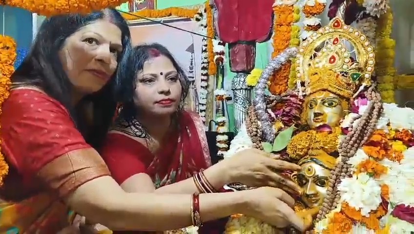 वाराणसी में विजया एकादशी के अवसर पर दूल्हे के रूप में सजे बाबा विश्वनाथ की प्रतिमा और शोभायात्रा।