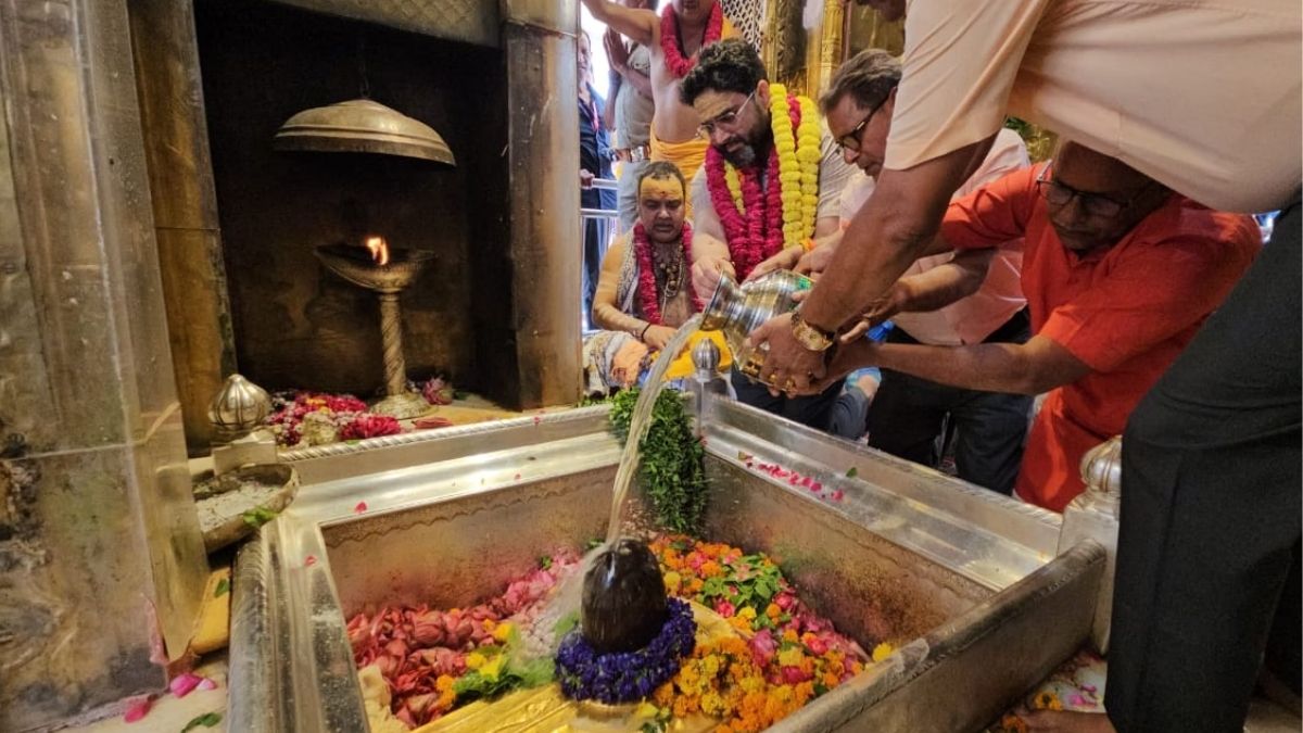 काशी विश्वनाथ का 'त्रिवेणी अभिषेक