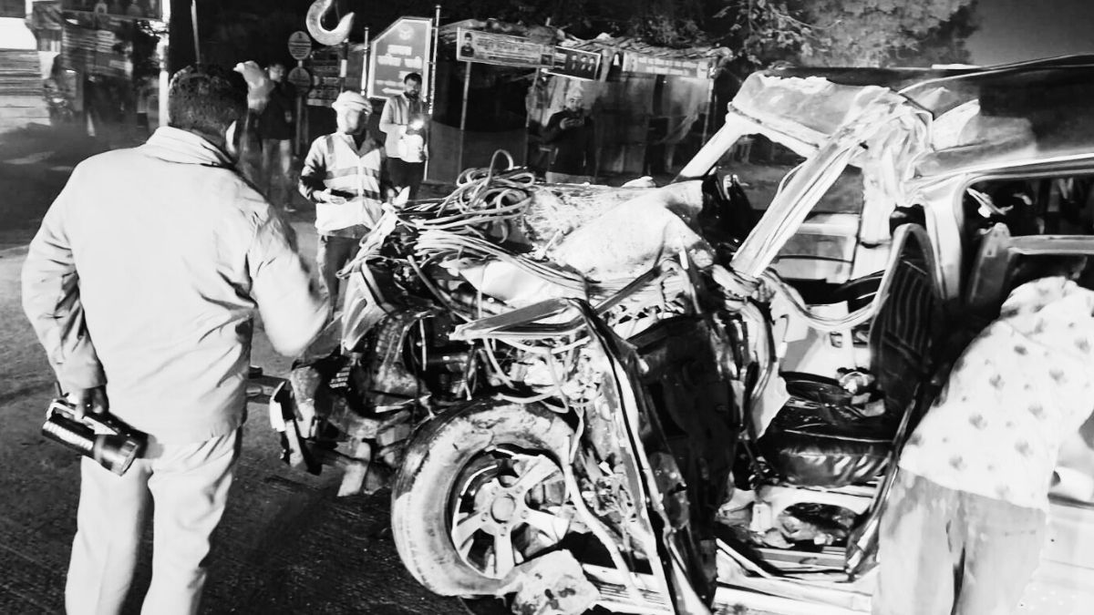 तेज रफ्तार ट्रक और स्कार्पियों की आमने-सामने जोरदार भिडंत