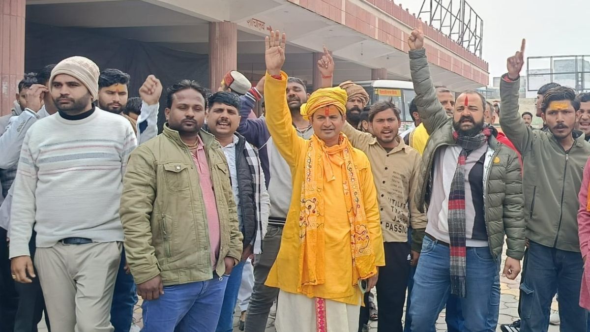 बांके बिहारी मंदिर रेलिंग ठेका विवाद