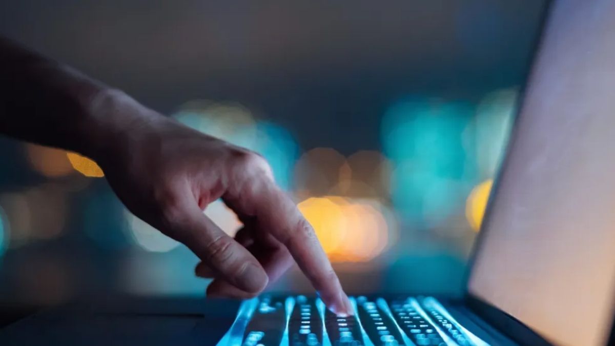 सोशल मीडिया पर AI कंटेंट लेबलिंग अनिवार्य