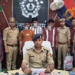 मैनपुरी सुल्तानपुर हत्याकांड में गिरफ्तार आरोपी और पुलिस द्वारा बरामद हथियार