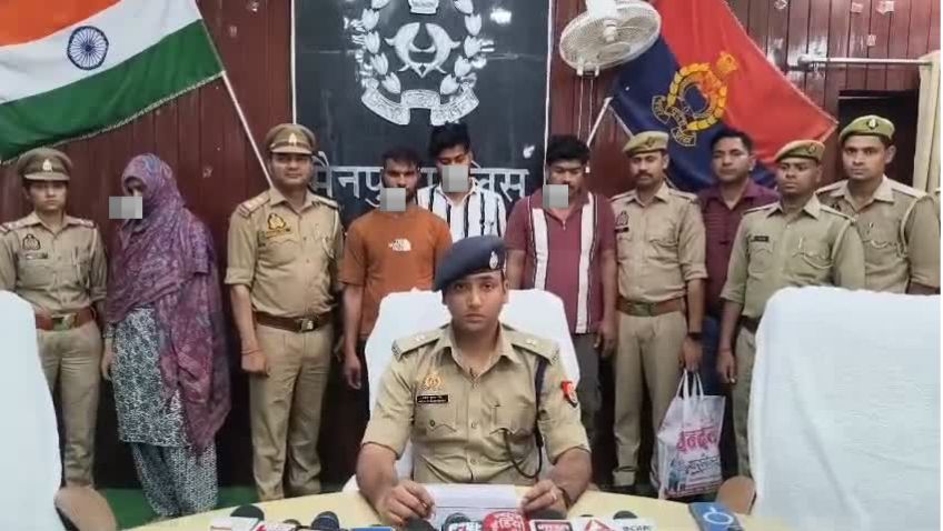 मैनपुरी सुल्तानपुर हत्याकांड में गिरफ्तार आरोपी और पुलिस द्वारा बरामद हथियार