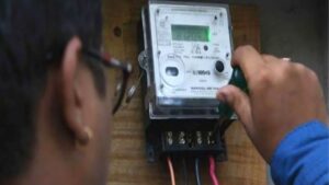 "उत्तर प्रदेश में प्रीपेड स्मार्ट बिजली मीटर और बैलेंस खत्म होने पर कटे बिजली कनेक्शन