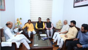 दिल्ली में रक्षा मंत्री राजनाथ सिंह से मुलाकात करती भारत Update की टीम