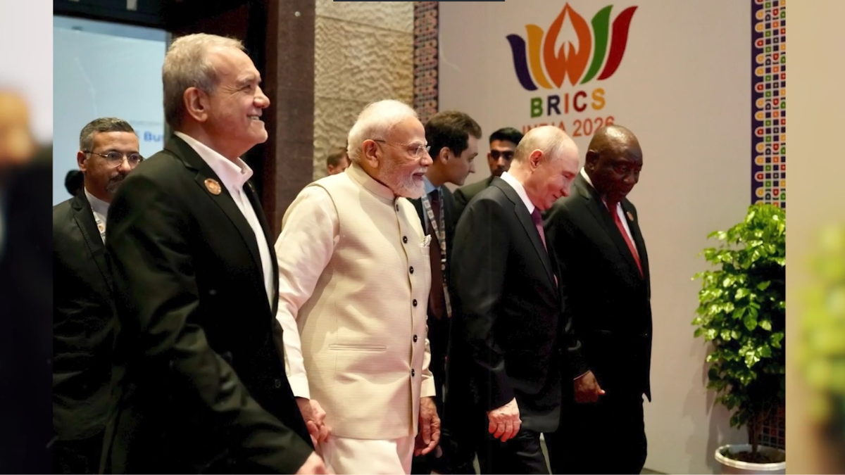 BRICS में PM मोदी ने थामा पेजेशकियान का हाथ