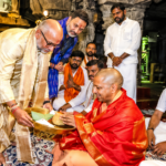 CM योगी आदित्यनाथ ने तिरुपति में किए भगवान वेंकटेश्वर के दर्शन