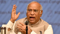खरगे की PM मोदी पर टिप्पणी से गरमाई सियासत