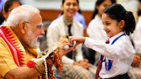 PM मोदी ने बच्चों संग मनाया रक्षाबंधन