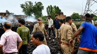 कौशांबी पटाखा गोदाम में भीषण धमाका, कई लोगों की मौत, इलाके में मची अफरा-तफरी