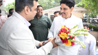 भारत अपडेट न्यूज़ चैनल पहुंचे उत्तर प्रदेश सरकार के कैबिनेट मंत्री सुनील शर्मा
