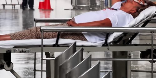 एयर इंडिया की फ्लाइट में टर्बुलेन्स के बाद यात्रियों ने अपनी आपबीती बताई