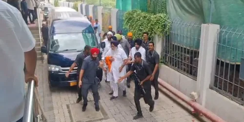 सुखबीर सिंह बादल पर कृपाण से हमला