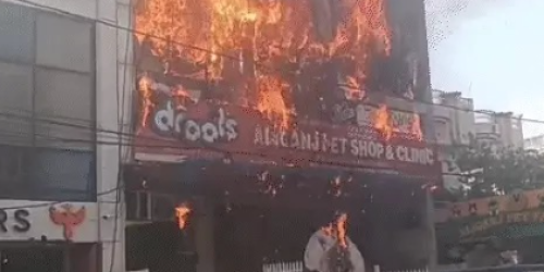 लखनऊ में भीषण अग्निकांड, 14 की मौत; धुएं और आग से बचने को छत से लगाई छलांग